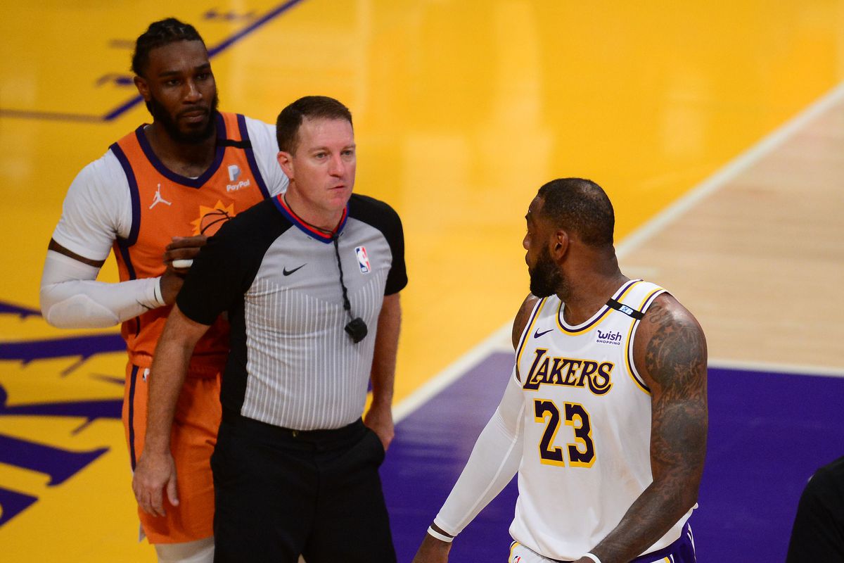 Lakers, The Lakers&#8217; Forward injured in game against Suns